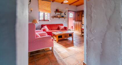 Rural House 'El Colono' with Mountain Views and Private Garden