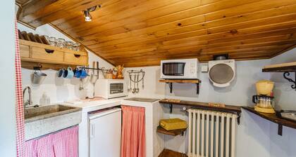 Rural House 'El Colono' with Mountain Views and Private Garden