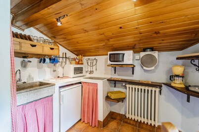 Rural House 'El Colono' with Mountain Views and Private Garden