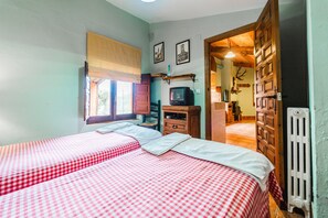 1 bedroom, bed sheets