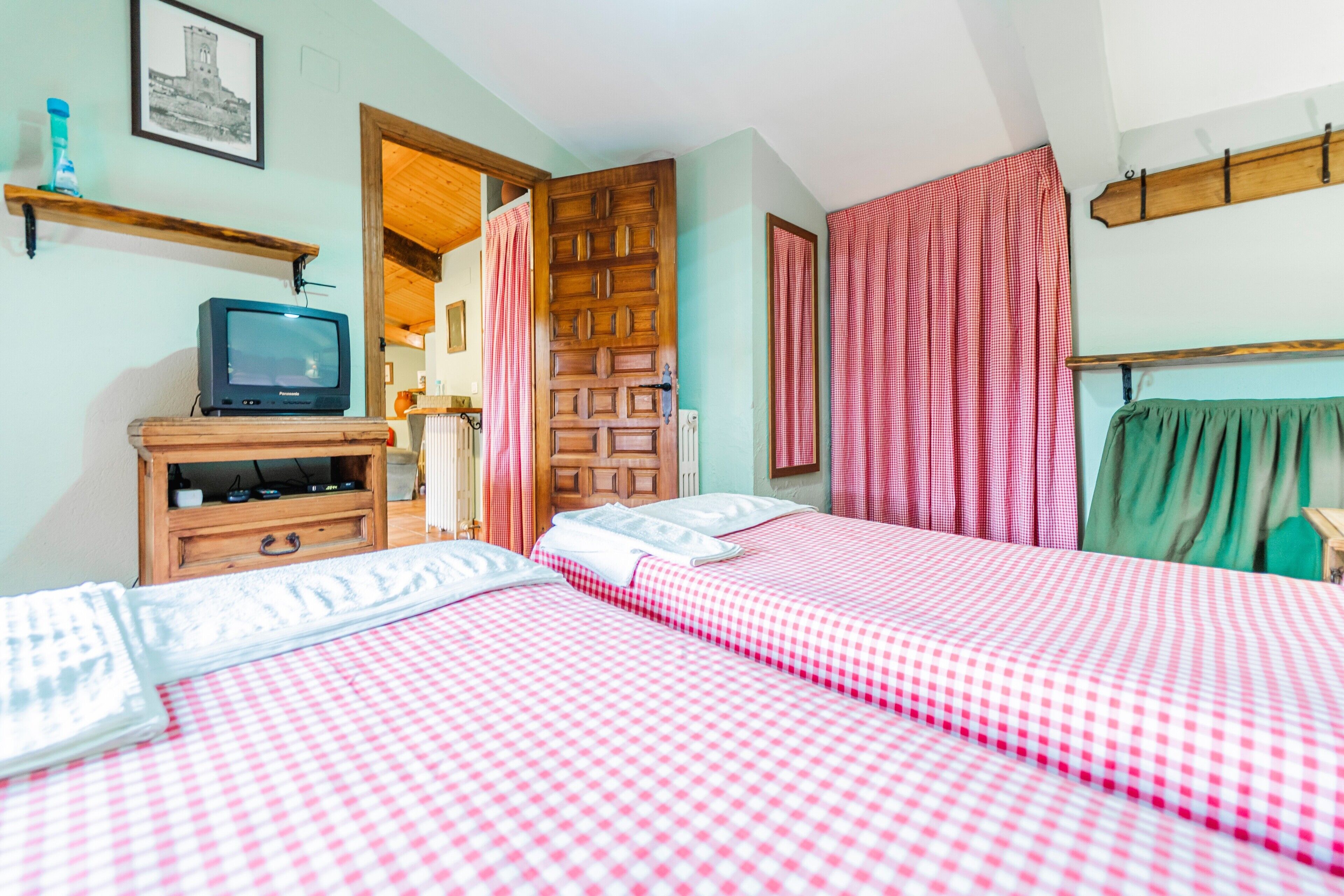 1 bedroom, bed sheets