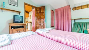 1 bedroom, bed sheets