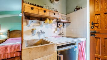 Fridge, microwave, coffee/tea maker, highchair