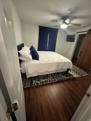3 bedrooms, iron/ironing board, WiFi, bed sheets