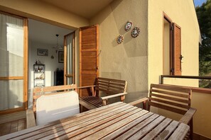 Outdoor dining - N290 - Numana, three-room apartment with terrace overlooking the sea (Numana)