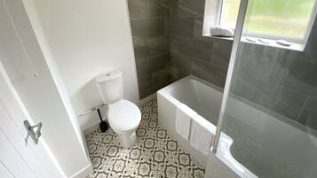 毛巾、肥皂、洗发水、卫生纸