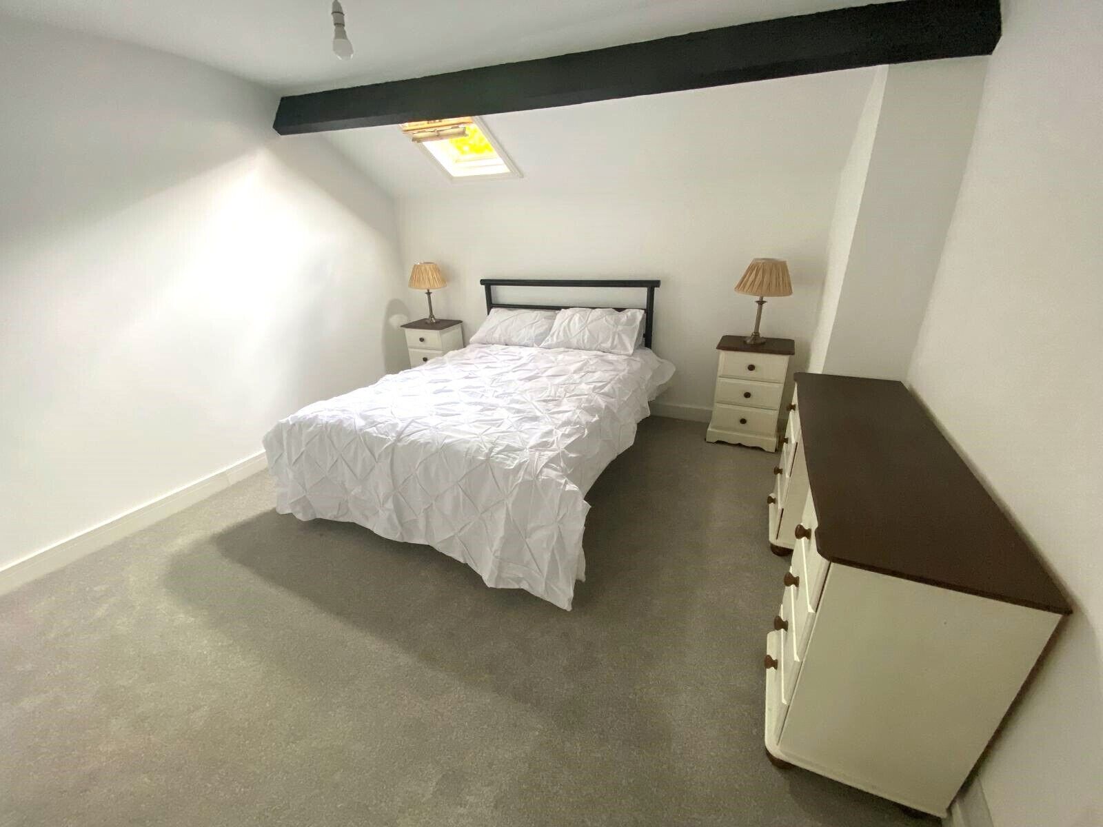 2 多间卧室、熨斗/熨衣板、WiFi、床单