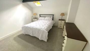 2 多间卧室、熨斗/熨衣板、WiFi、床单