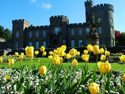A unique and stylish getaway cottage. Short stroll to Cyfarthfa Park/Castle.