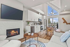 TV, fireplace, offices - Skyline Delight Mt. View Retreat (Canmore)