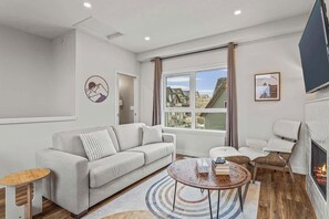 TV, fireplace, offices