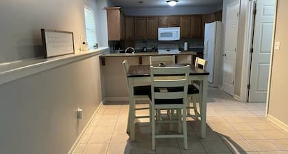 Pet-Friendly SW Home, 13 Mins to Mizzou