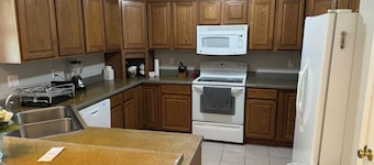 Pet-Friendly SW Home, 13 Mins to Mizzou