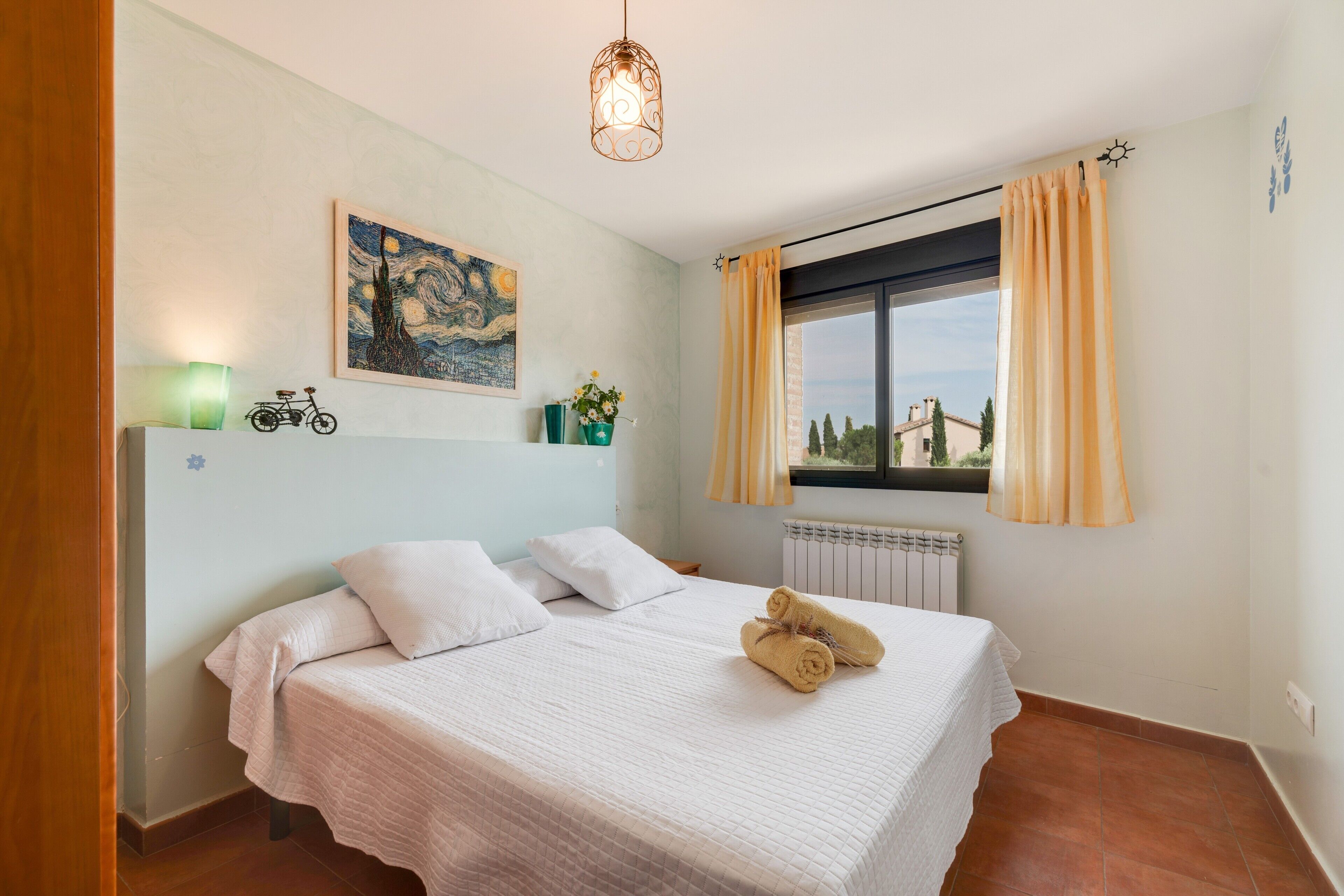 8 bedrooms, iron/ironing board, free WiFi, bed sheets