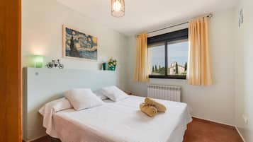 8 bedrooms, iron/ironing board, free WiFi, bed sheets