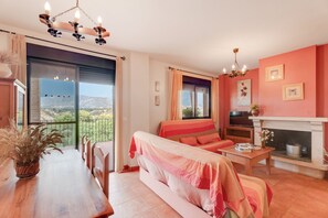 TV, fireplace - Holiday Home 'Sueños De Guara Casa Rural' with Mountain Views, Private Pool and Wi-Fi (Casbas de Huesca)