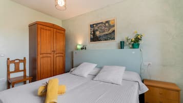 8 slaapkamers, een strijkplank/strijkijzer, gratis wifi, beddengoed