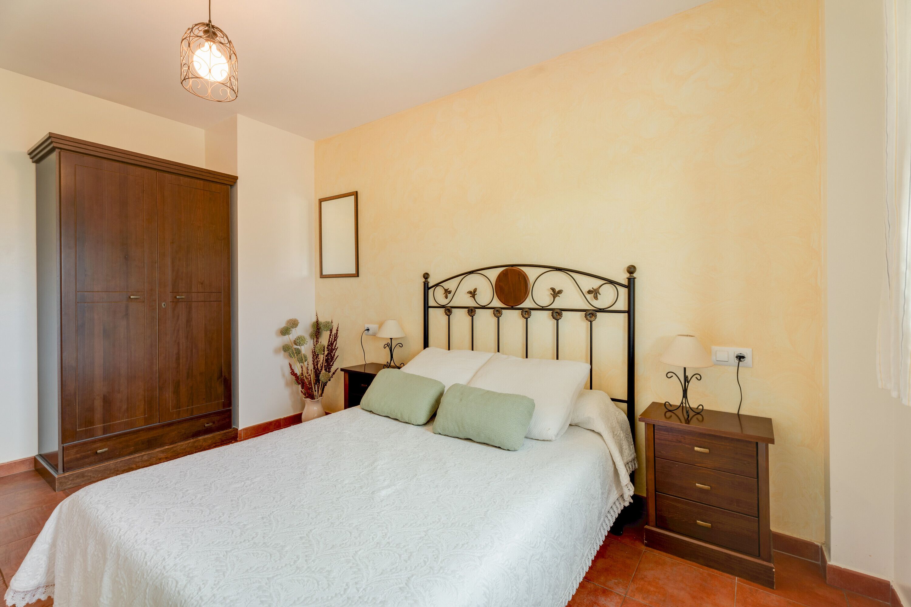 8 bedrooms, iron/ironing board, free WiFi, bed sheets