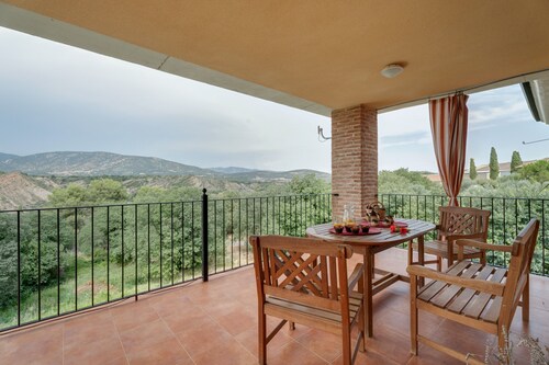 Maison de vacances 'Sueños De Guara Casa Rural' avec vue sur la montagne, piscine privée et Wi-Fi