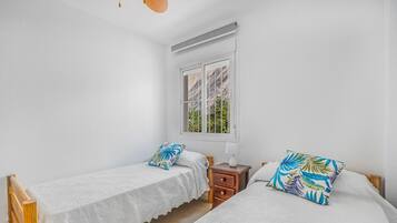 3 chambres, fer et planche à repasser, Wi-Fi, draps fournis