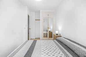 3 bedrooms, iron/ironing board, bed sheets - Divina Pastora Sanlucar Apartment with Balcony and Air Conditioning (Sanlúcar de Barrameda)