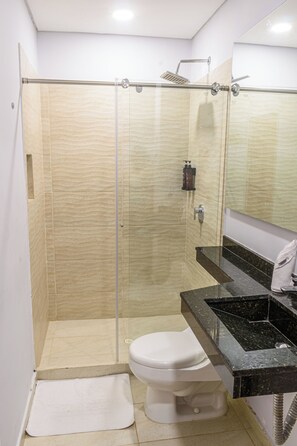 Dusche, Handtücher, Seife, Shampoo