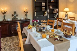 Petit déjeuner composé de spécialités régionales compris tous les jours