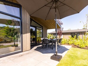 Exterior - Chalet by Pond in Holiday Park (Veldhoven)