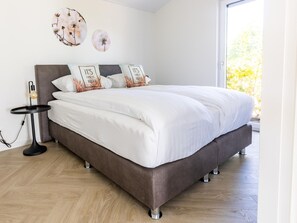 Chalet | 2 bedrooms, individually furnished, bed sheets - Chalet by Pond in Holiday Park (Veldhoven)