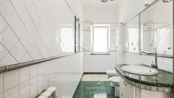 Doccia, asciugacapelli, asciugamani