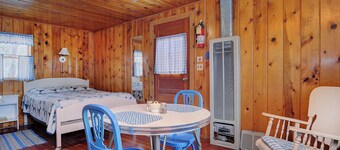 TATA River Cabin: Buena Vista Cabin- Relax and Unwind