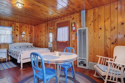 TATA River Cabin: Buena Vista Cabin- Relax and Unwind