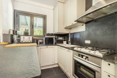 Holiday Home 'Maison Avec Piscine En Catalogne' with Mountain View, Wi-Fi and Air Conditioning