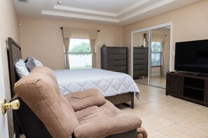 4 Schlafzimmer, Bügeleisen/Bügelbrett, Reisekinderbett, kostenloses WLAN