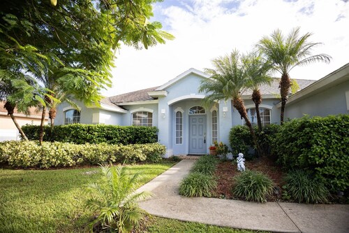 Cozy 4-bedroom house in charming Port St. Lucie with AC, WiFi