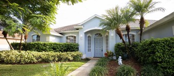 Cozy 4-bedroom house in charming Port St. Lucie with AC, WiFi