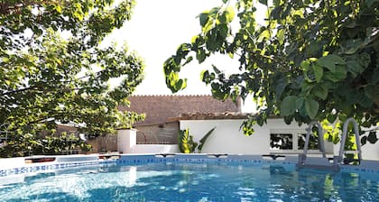 Casa rural 'Cal Peret Miquelet' con vistas a la montaña, piscina privada y Wi-Fi