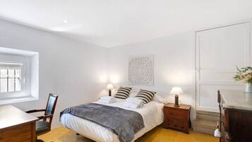 7 Schlafzimmer, Bügeleisen/Bügelbrett, kostenloses WLAN, Bettwäsche