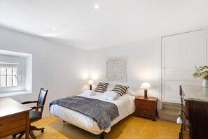 7 habitaciones, tabla de planchar con plancha y wifi gratis 