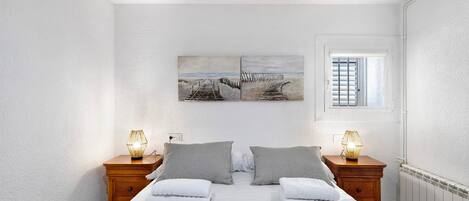 7 bedrooms, iron/ironing board, free WiFi, bed sheets