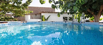 Casa rural 'Cal Peret Miquelet' con vistas a la montaña, piscina privada y Wi-Fi