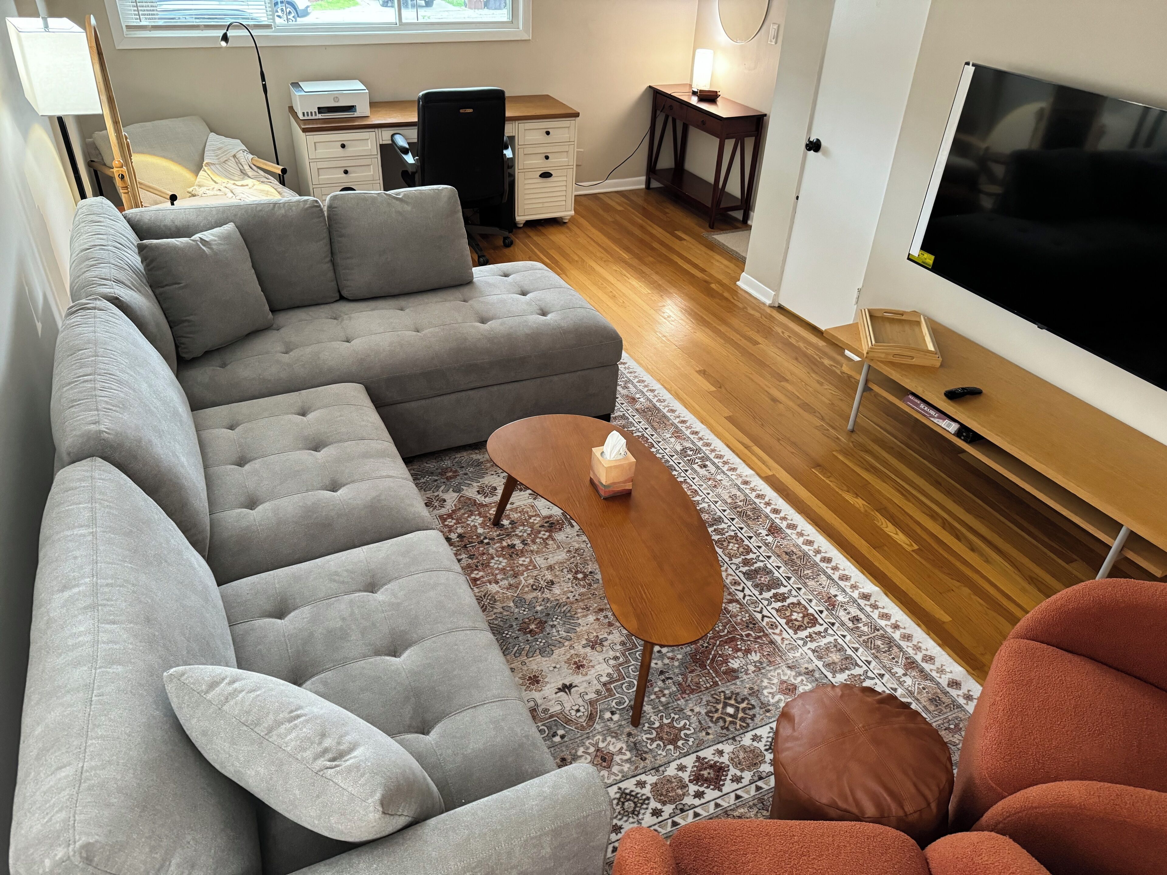 3-BR/ 1.5 BATH 1st Flr Skokie Apt 2-Car driveway Parking Near Evanston/Chicago