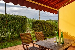 تناول الطعام بالخارج