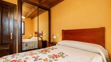 1 habitación, tabla de planchar con plancha, wifi gratis y ropa de cama