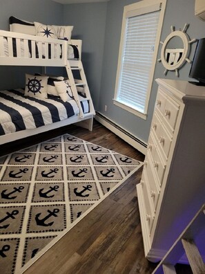 3 soverom, strykejern/-brett, wi-fi og sengetøy