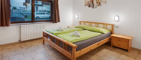 2 室のベッドルーム、WiFi (無料)、ベッドシーツ