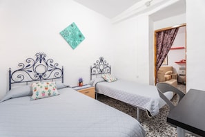 5 habitaciones, tabla de planchar con plancha y wifi gratis 
