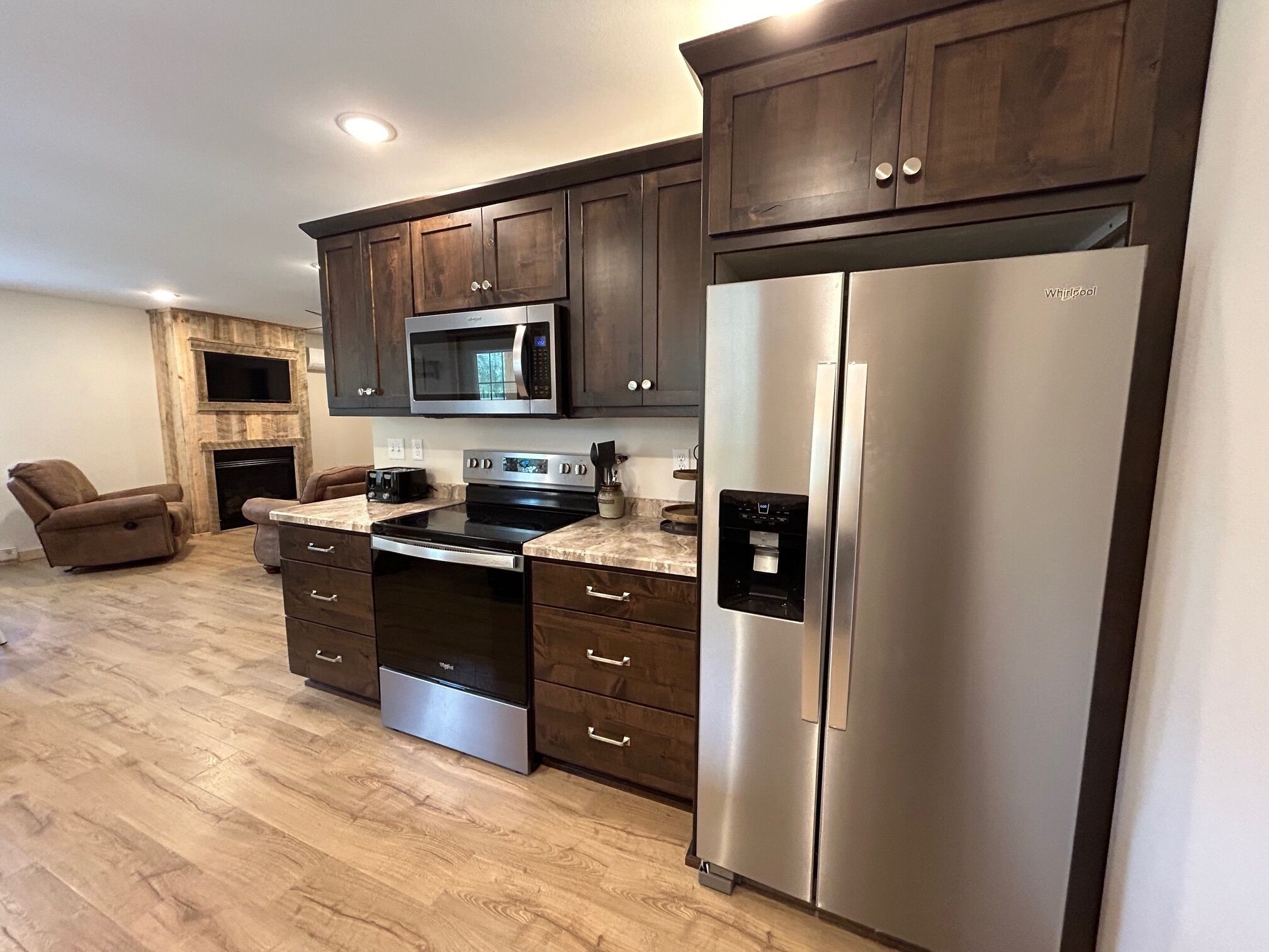 Kühlschrank, Mikrowelle, Ofen, Herdplatte