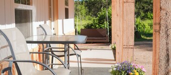 NEW Cozy 2-bedroom cabin in delightful Lake George/Laporte with WiFi and AC