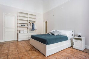 Leilighet, balkong | 1 soverom, skrivebord, skrivebord for bærbar PC og strykejern/-brett